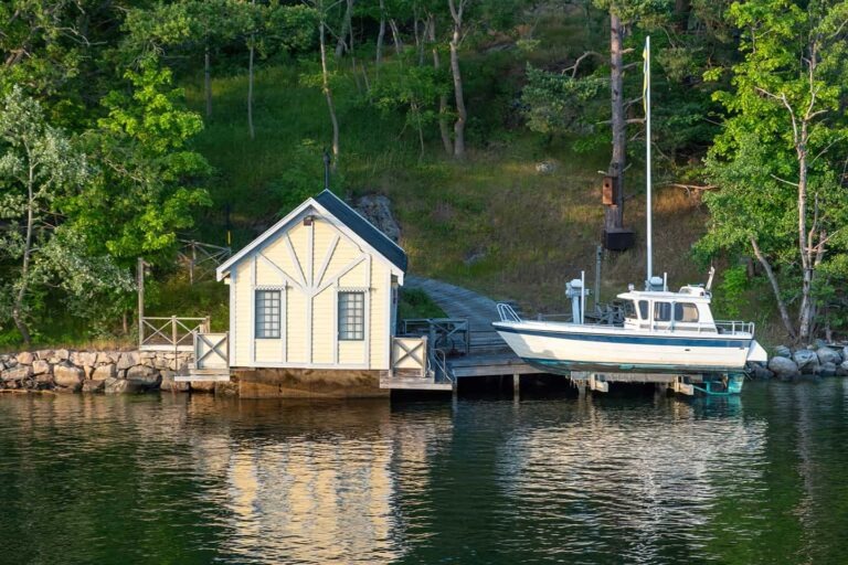 Waterfront boat dock with lift system